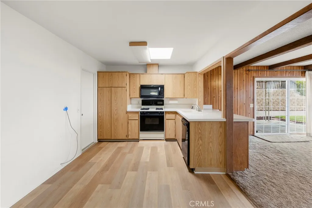 https://cdn.realtyfeed.com/cdn/127/306454938/b8d9f8aca1e07ca7114ba2fd2fbbec10.webp