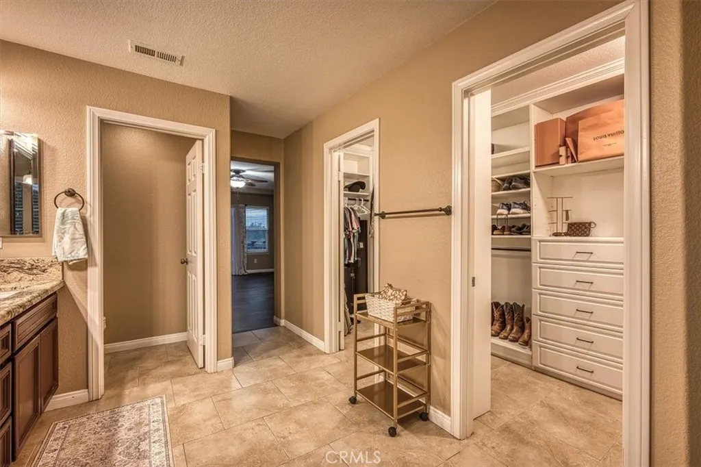 https://cdn.realtyfeed.com/cdn/127/306454982/264ff2b959d9a30a3f040a9a0702ad64.webp