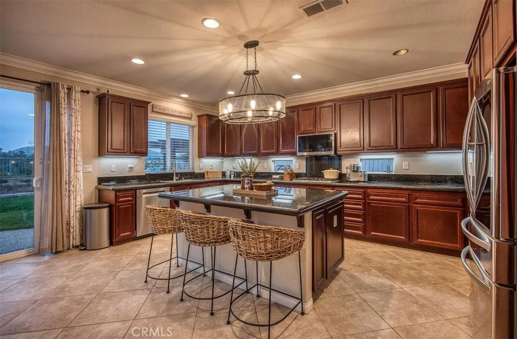 https://cdn.realtyfeed.com/cdn/127/306454982/8fcf770f1913c0901bb7d990a4e32381.webp