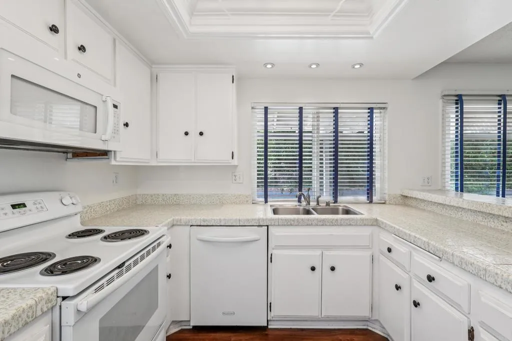 https://cdn.realtyfeed.com/cdn/127/306455067/eb1c8e7cdcf593478f3cfe77a887c0b8.webp