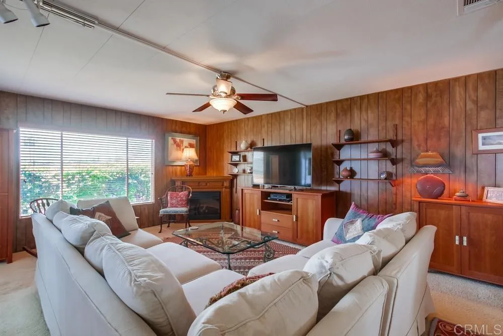 https://cdn.realtyfeed.com/cdn/127/306455091/8e48f40c9a844471c66c50cefb669471.webp