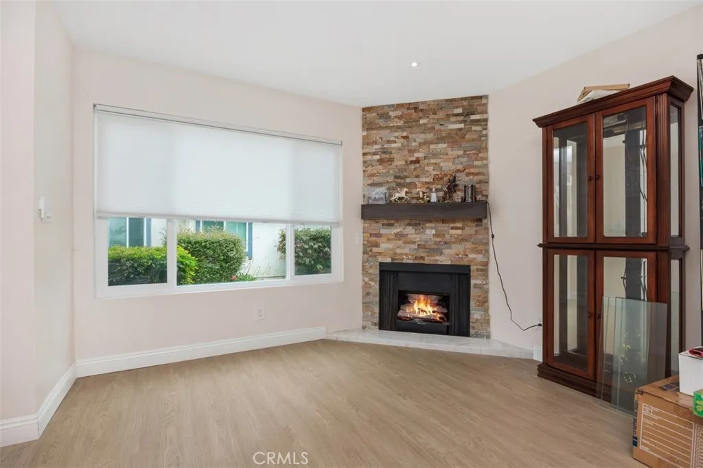 https://cdn.realtyfeed.com/cdn/127/306455350/a20a3cd7a3c94261125adedd1afbf033.webp