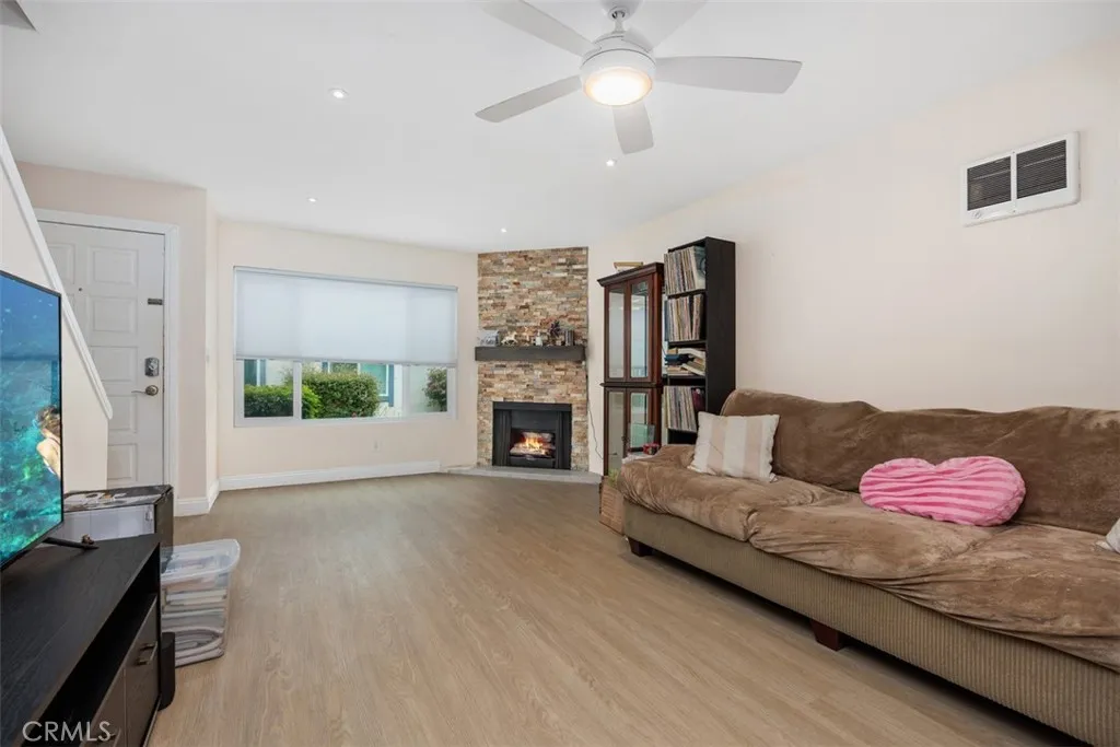 https://cdn.realtyfeed.com/cdn/127/306455350/b0b7301aba46a235f60b9e909fb2e100.webp