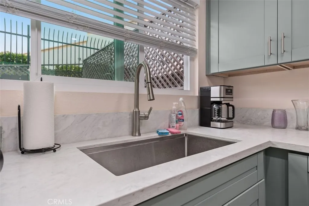 https://cdn.realtyfeed.com/cdn/127/306455350/ee6552049b8adef8b16a3513b0b92cc7.webp