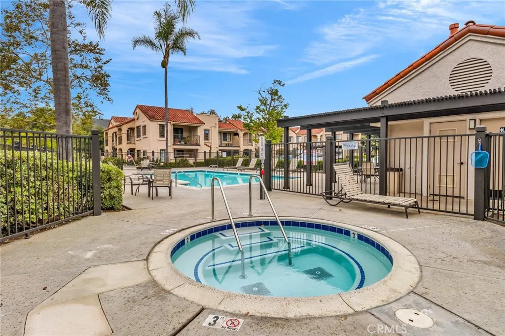 https://cdn.realtyfeed.com/cdn/127/306455421/0b6815f7abffab47f6b7a433a7c251f0.webp