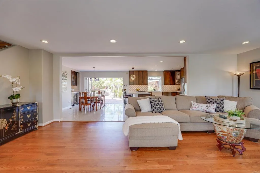 https://cdn.realtyfeed.com/cdn/127/306455493/914bfacc21a2953db957afd0de531802.webp