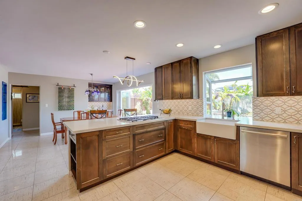 https://cdn.realtyfeed.com/cdn/127/306455493/9760fda671a58e5859683082dc78798a.webp