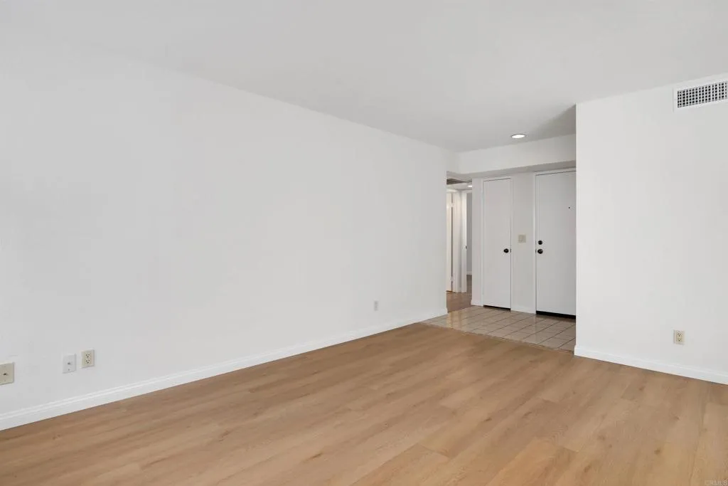https://cdn.realtyfeed.com/cdn/127/306455557/4d46ecc0bd16e365e310bac3259aee30.webp
