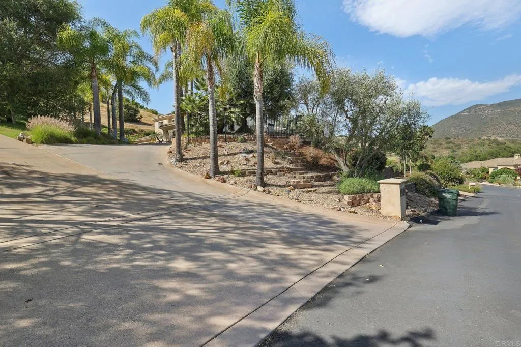 https://cdn.realtyfeed.com/cdn/127/306455638/126662602a205afc51c7a8fad70c4dc4.webp