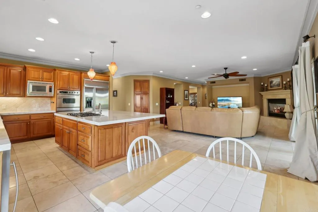 https://cdn.realtyfeed.com/cdn/127/306455638/51267112522c10d6bb1542ae9a7f81f0.webp