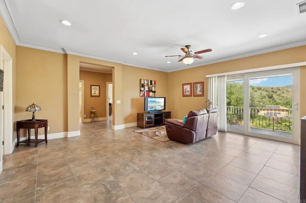 https://cdn.realtyfeed.com/cdn/127/306455638/a0f915e29f5d39a6c1ddbec0f2bc9d56.webp