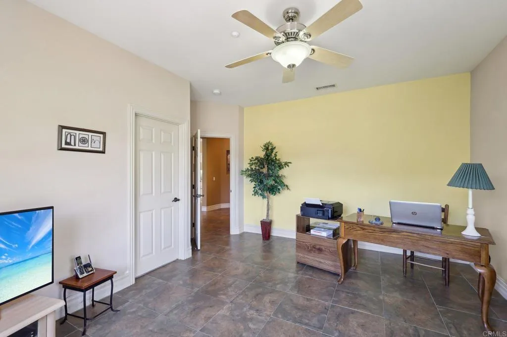 https://cdn.realtyfeed.com/cdn/127/306455638/ef8b7ba35087670887aa461bed338be8.webp