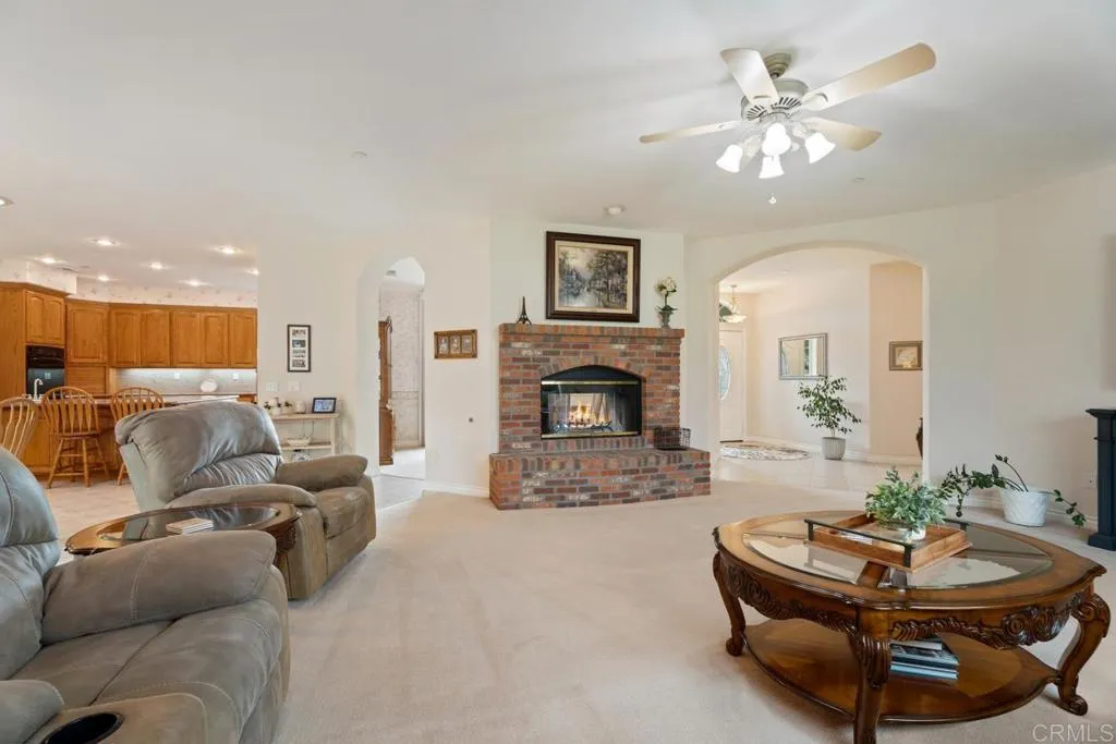 https://cdn.realtyfeed.com/cdn/127/306455662/8801cfa1326ae506fb7ca4b8e130dc30.webp