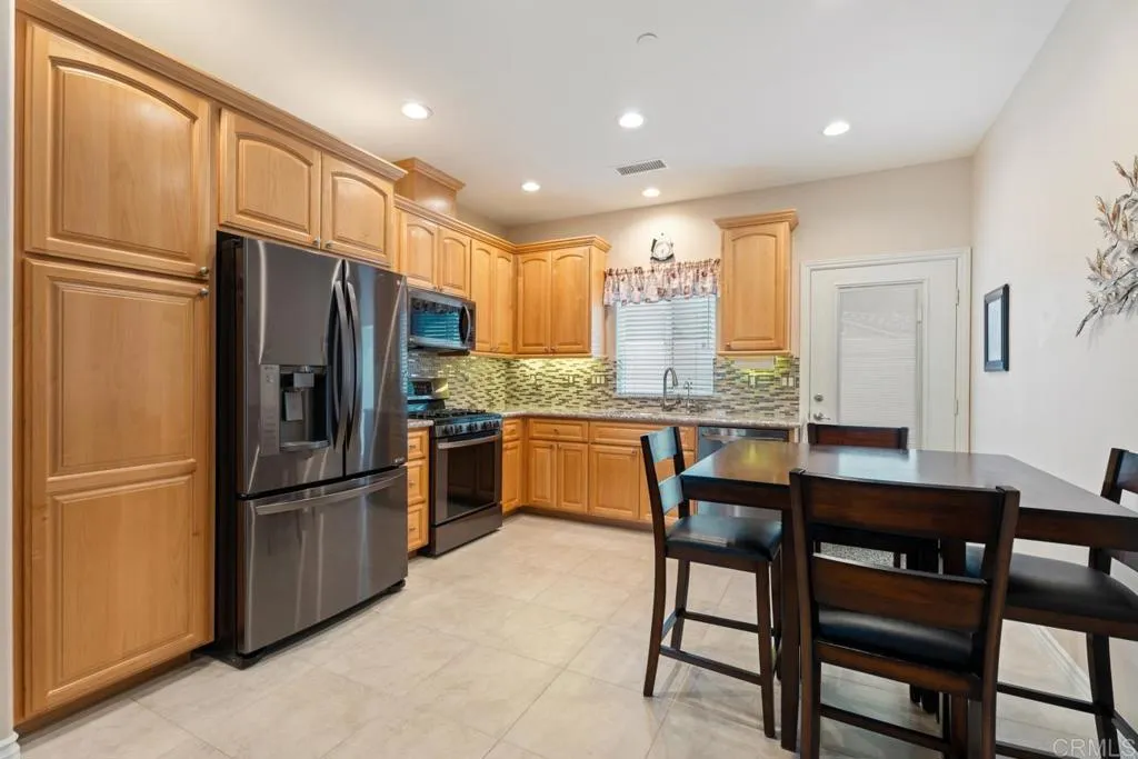 https://cdn.realtyfeed.com/cdn/127/306455662/921e231e7ad27d871316a2ba2f3d3c08.webp