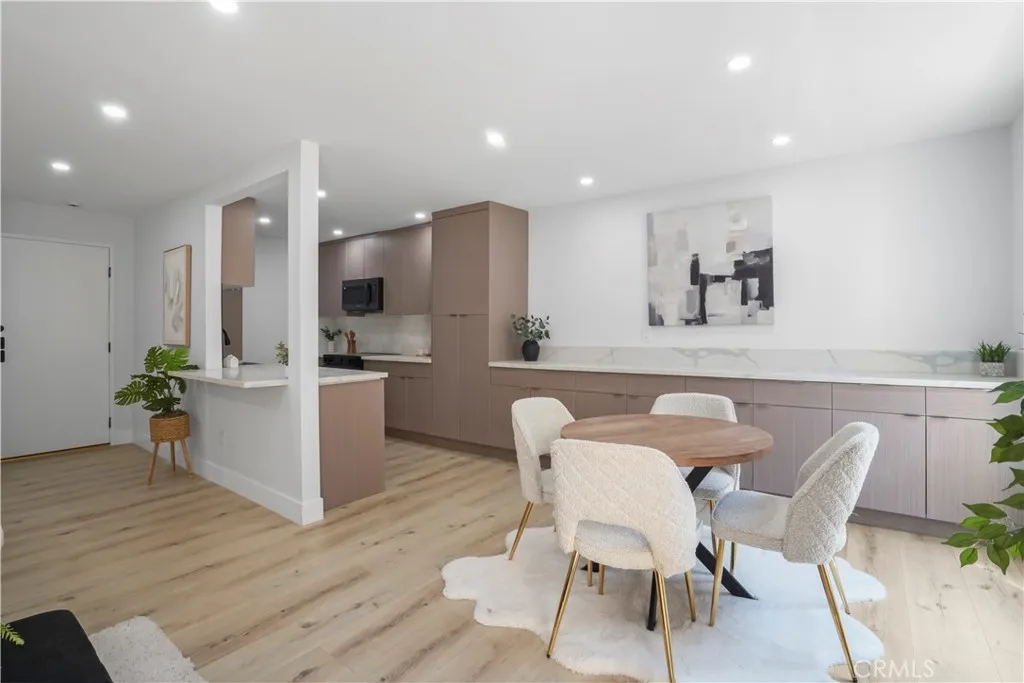 Los Angeles, CA 90046