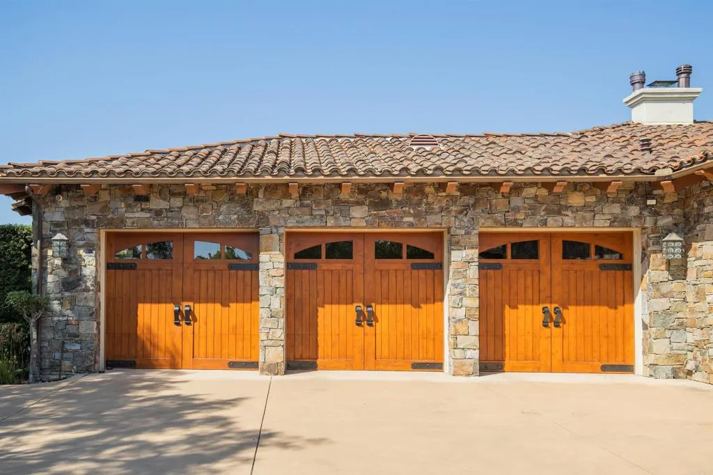 https://cdn.realtyfeed.com/cdn/127/306456012/7af91e11a0ee859221d0ecd233fed3d8.webp