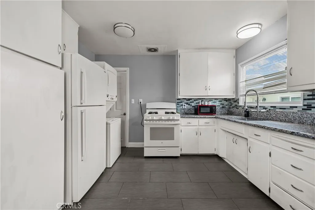 https://cdn.realtyfeed.com/cdn/127/306456506/fd9b44a44436996077e70020e106d060.webp