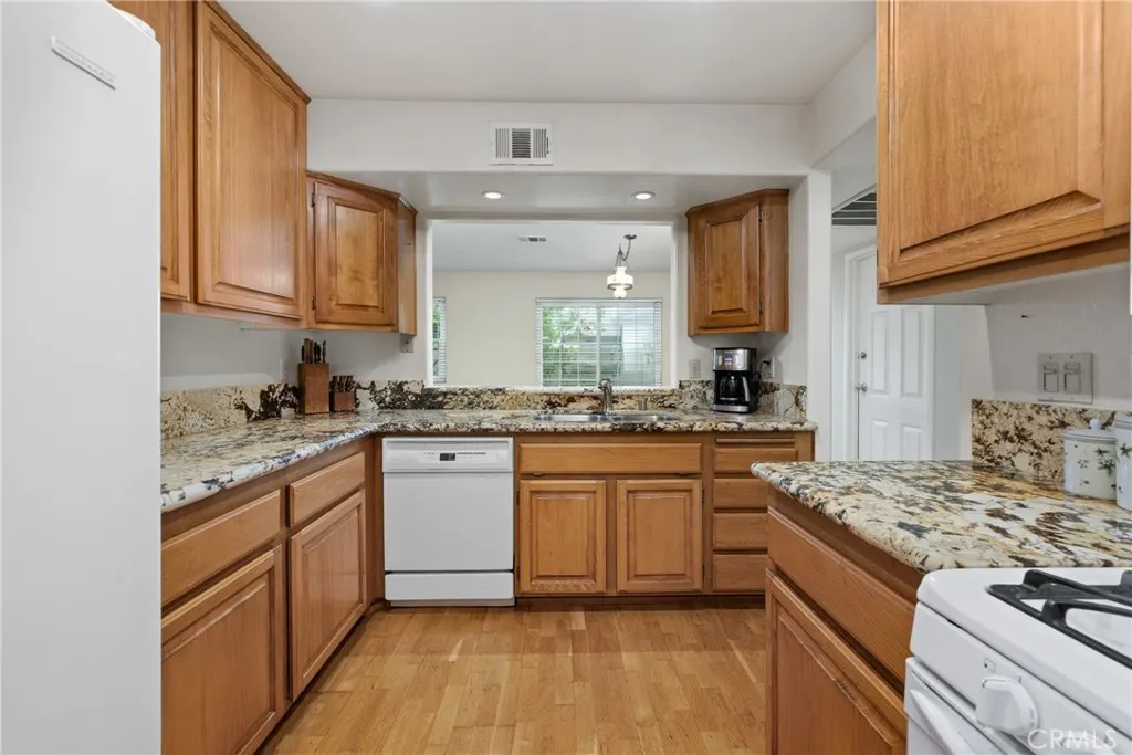 Photo #4: OC25121900 Listing 