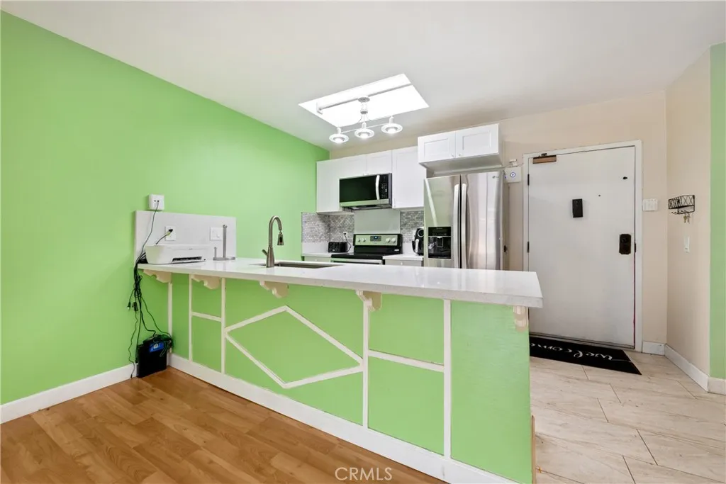 Photo #4: OC25123239 Listing 