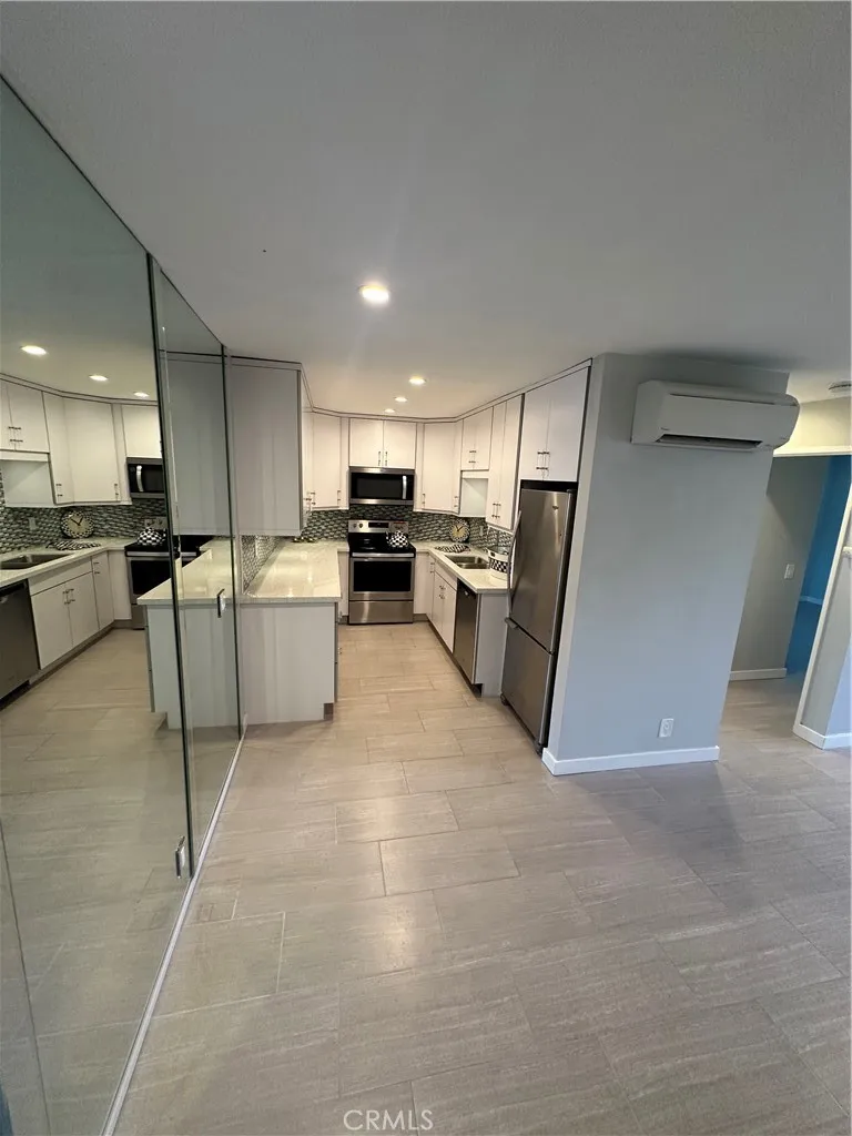 Photo #2: IV25120612 Listing 