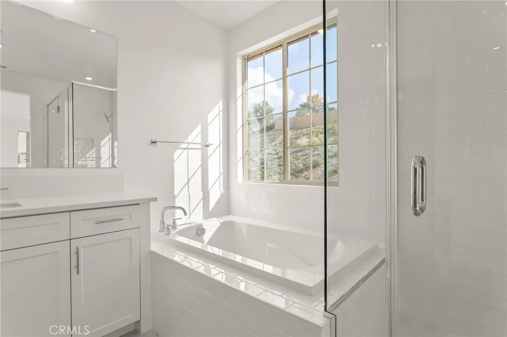 https://cdn.realtyfeed.com/cdn/127/306456905/440c27c8e1be476303aa319f1ab63244.webp