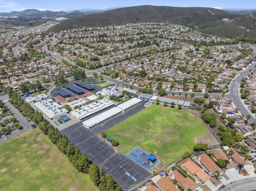 https://cdn.realtyfeed.com/cdn/127/306456970/99d334f6bcda5e79033f2bc83e9bf7fa.webp