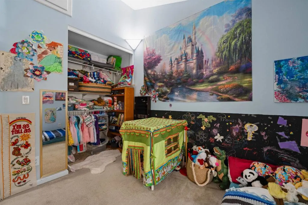 https://cdn.realtyfeed.com/cdn/127/306456972/12fa4ce6b2b7804af23b82a42508ccc2.webp