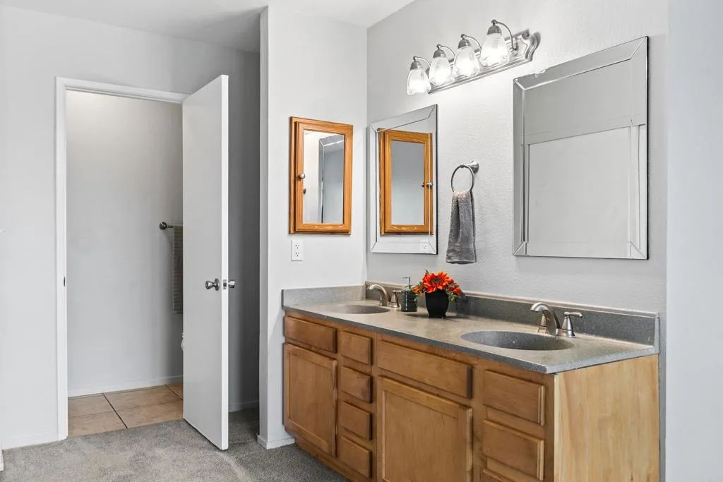 https://cdn.realtyfeed.com/cdn/127/306457326/1a8ecb6d788cf506747159095c028970.webp