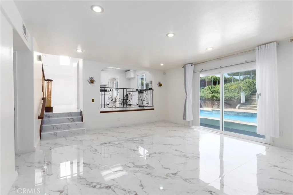 https://cdn.realtyfeed.com/cdn/127/306457776/1d6d22421c08fa87f2560551845e8c0b.webp