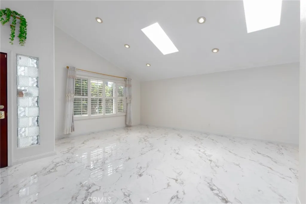 https://cdn.realtyfeed.com/cdn/127/306457776/a967c09ab8a17d14ee640876e28b672f.webp