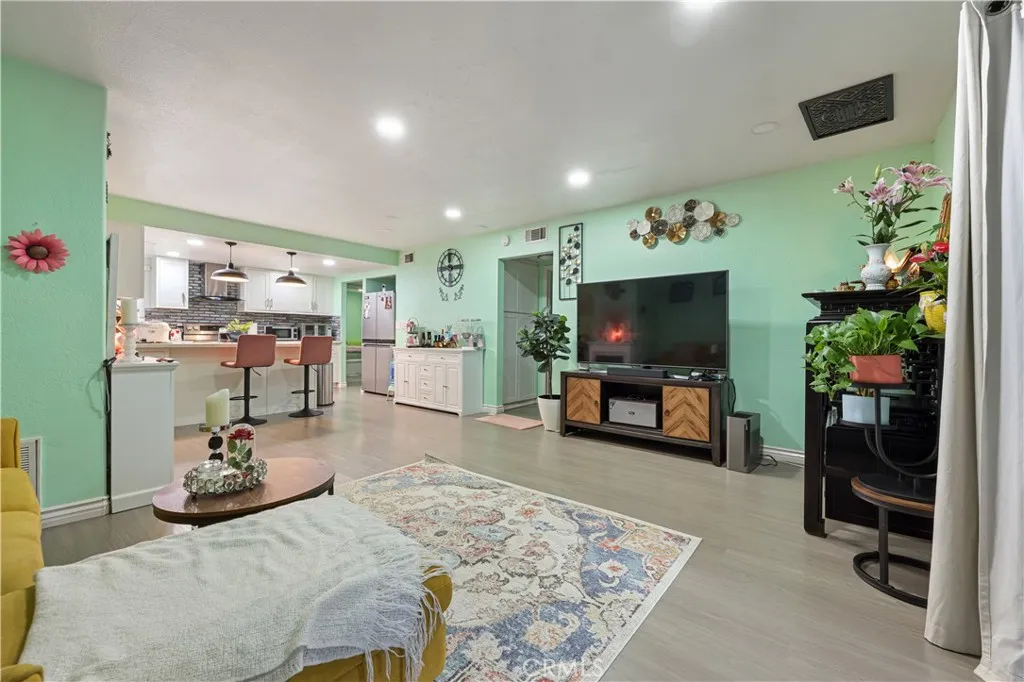 Photo #4: PT25123263 Listing 