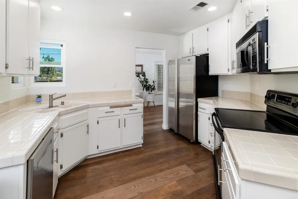 https://cdn.realtyfeed.com/cdn/127/306458662/8f3e90db6d1de5c27e63f9f41ec25005.webp