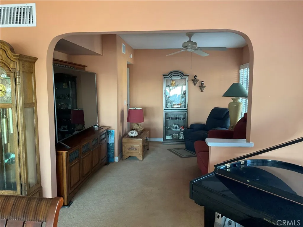 https://cdn.realtyfeed.com/cdn/127/306458862/591dd571365f6e38690769b8f6063c9b.webp