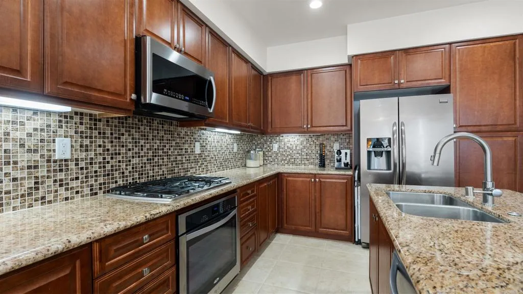 Photo #5: PTP2504142 Listing 