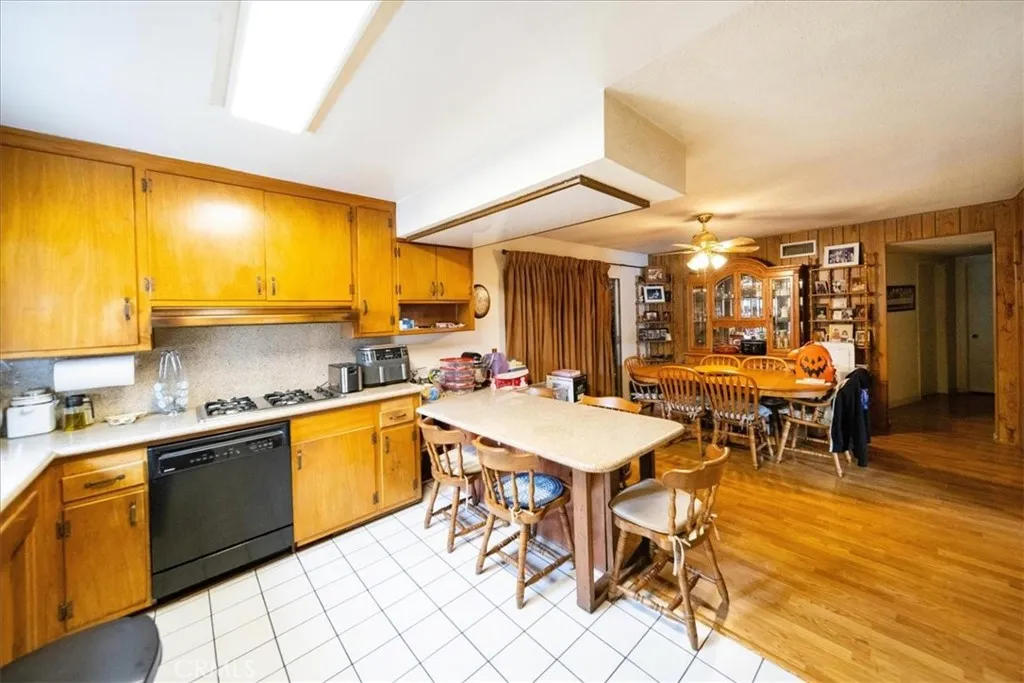 https://cdn.realtyfeed.com/cdn/127/306458976/25dfead731a15539a30cda5aea2495f8.webp