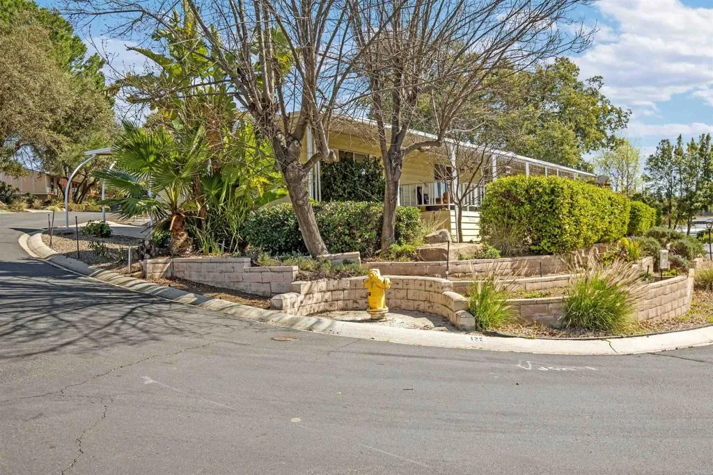https://cdn.realtyfeed.com/cdn/127/306459006/09823790061dbe4217275028e21b4332.webp