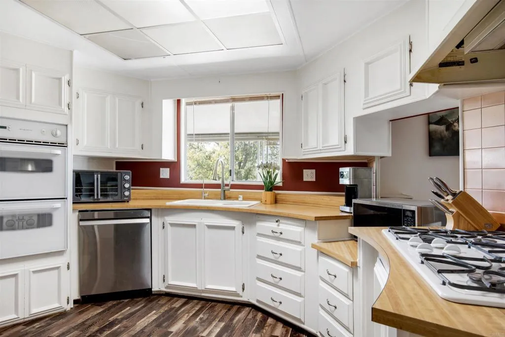 https://cdn.realtyfeed.com/cdn/127/306459006/809bf07964b701a91e6ccf4b63968757.webp