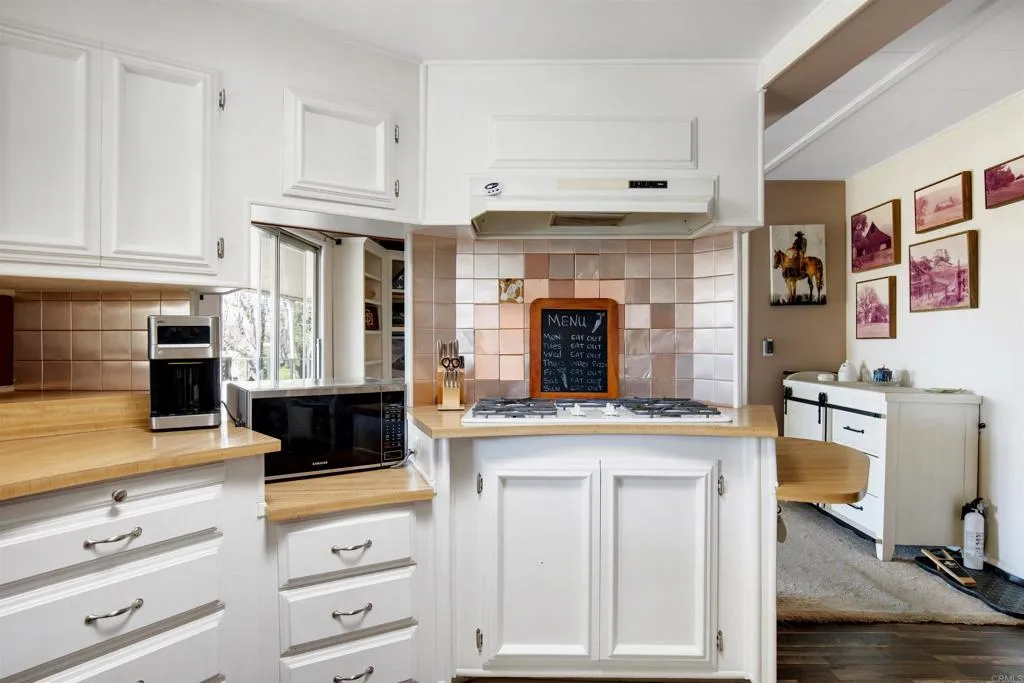 https://cdn.realtyfeed.com/cdn/127/306459006/d12dd948d7e9cd6b26d219a8a97bab6b.webp