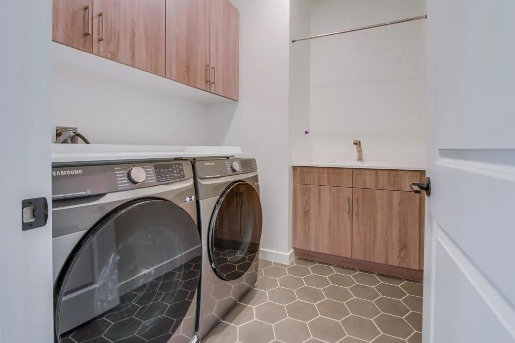 https://cdn.realtyfeed.com/cdn/127/306459008/5ae65286cdeb2b79cdb043479ba95bcb.webp