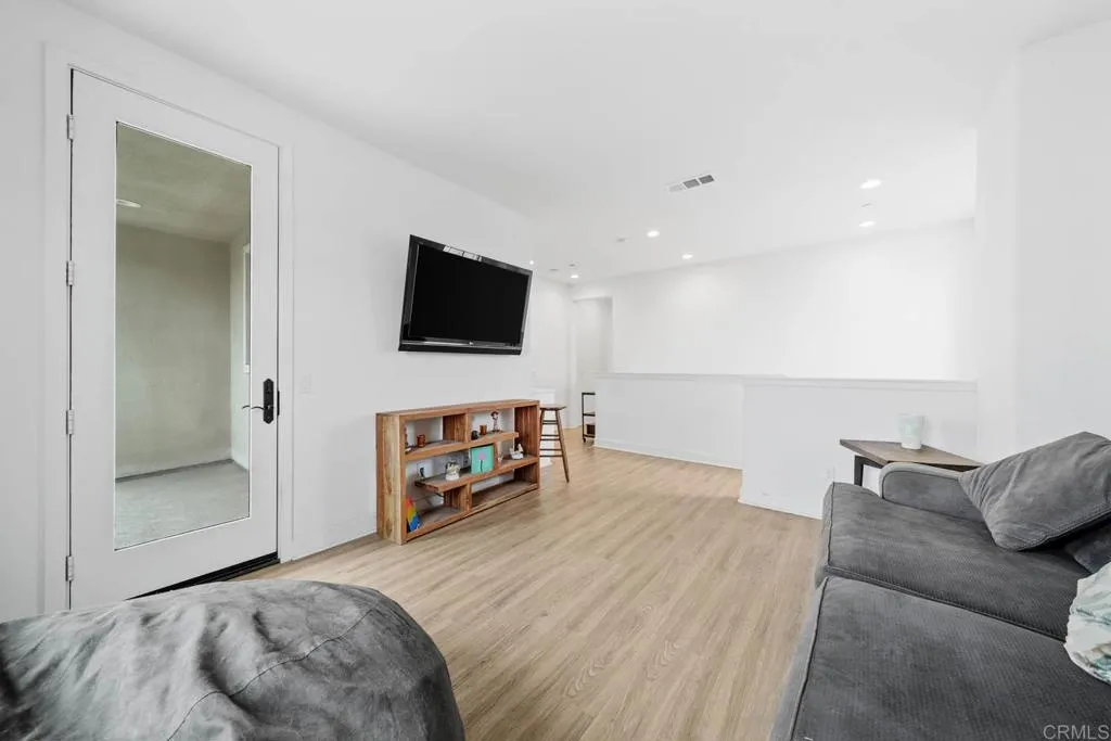 https://cdn.realtyfeed.com/cdn/127/306459009/b57f74a73f7b02926b28fca4313924b6.webp