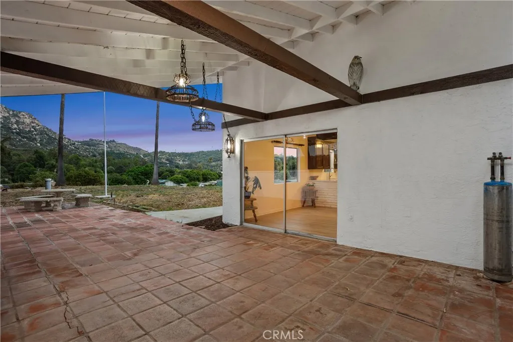 https://cdn.realtyfeed.com/cdn/127/306459033/992480472bda5519fb3813a7cb0bbc18.webp