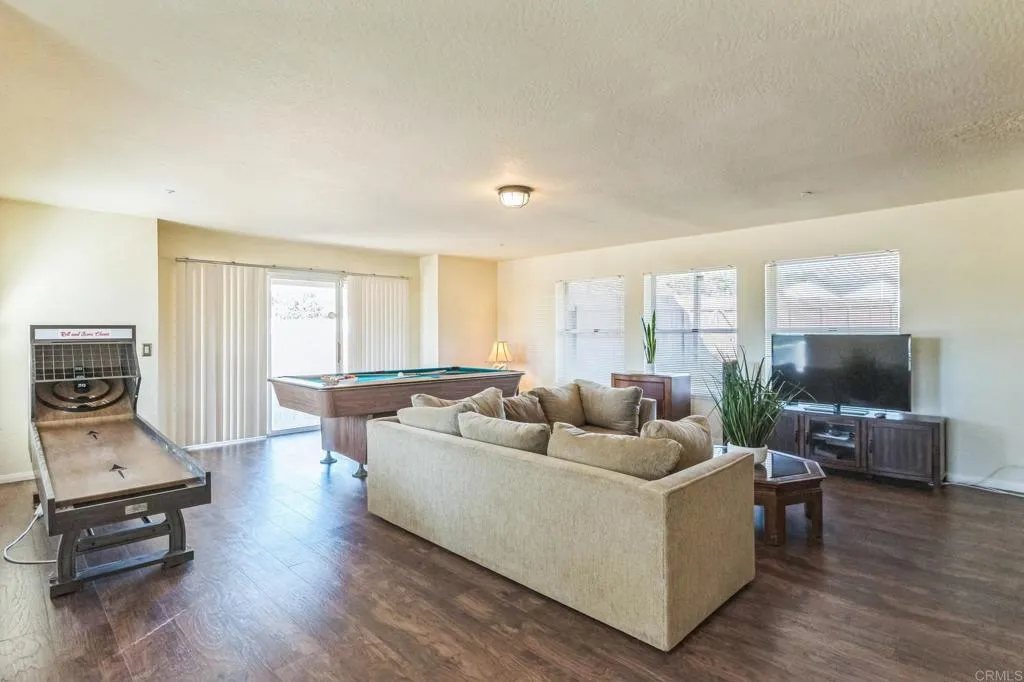 https://cdn.realtyfeed.com/cdn/127/306459137/24c3c99b56ec7a016c78e5cb75ffb699.webp