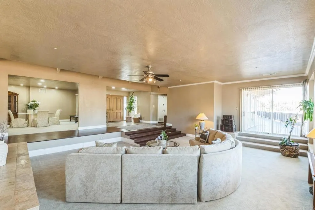 https://cdn.realtyfeed.com/cdn/127/306459137/4aa07323bdace5c5eedb49f0a4536881.webp