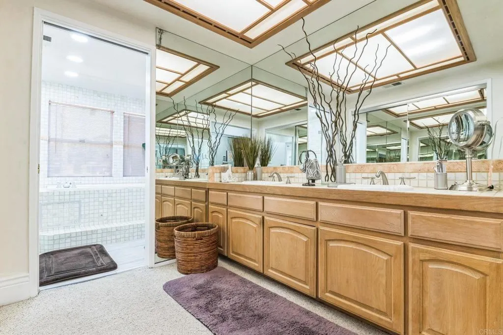https://cdn.realtyfeed.com/cdn/127/306459137/5be3974bee1a1a45e78bf9f49535dc4a.webp