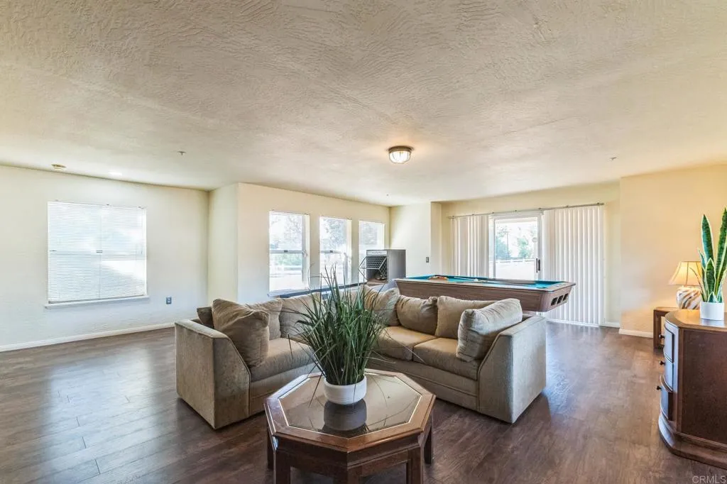 https://cdn.realtyfeed.com/cdn/127/306459137/746a07f82ff5db4aabec5df022e5eeeb.webp