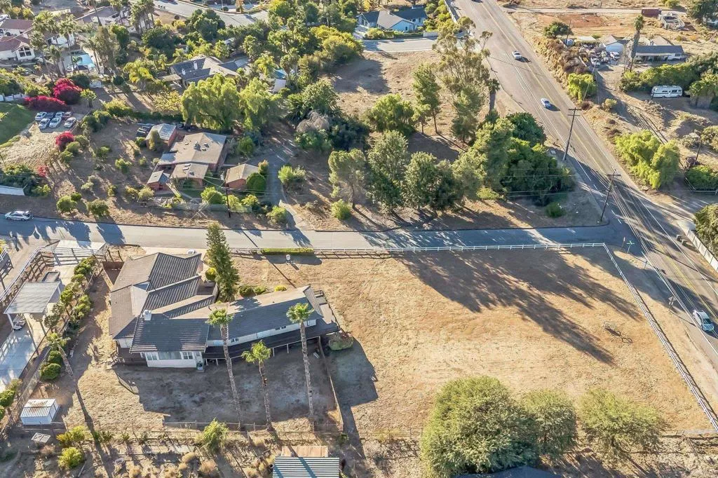 https://cdn.realtyfeed.com/cdn/127/306459137/a5bb37cc8bf24debfac0ffd0f052f904.webp