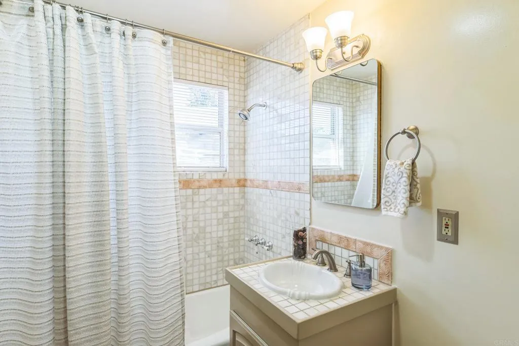 https://cdn.realtyfeed.com/cdn/127/306459137/f0e4d95fd3c9db9de645888bb03b102c.webp