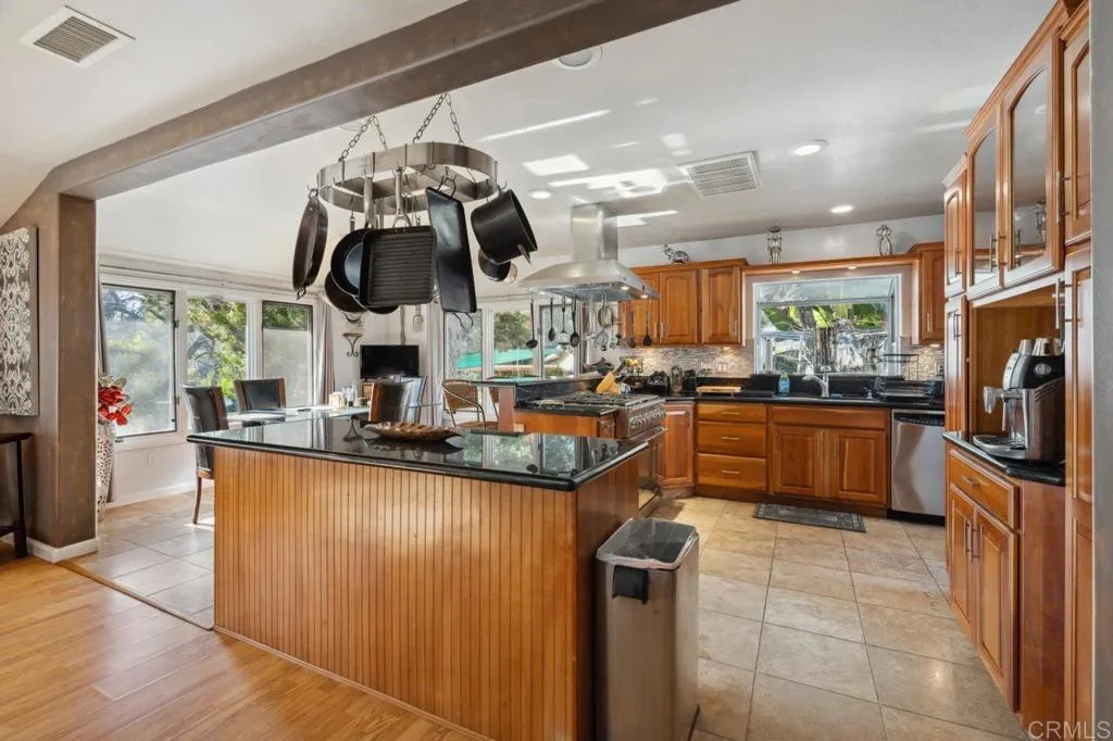 https://cdn.realtyfeed.com/cdn/127/306459186/410c8130555f883282d27075874d18c8.webp