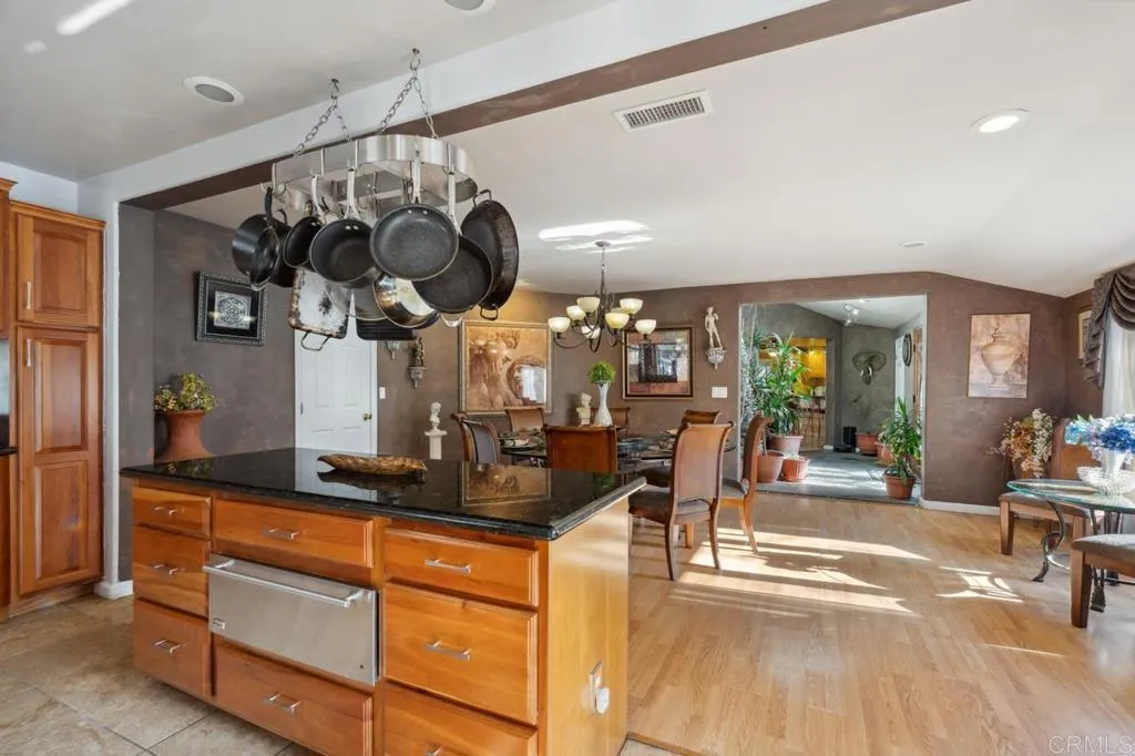 https://cdn.realtyfeed.com/cdn/127/306459186/5c041a557d69dea5611d931991ce26d7.webp