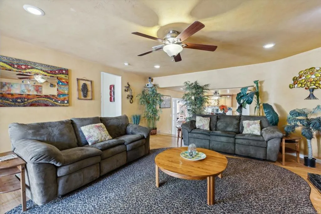 https://cdn.realtyfeed.com/cdn/127/306459186/79248665ad5da1ac6117a33eee50abad.webp